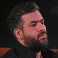 دانلود صوتی مداحی زمینه از خیمه دویدم تا مقتل رسیدم با نوای کربلایی حسین ستوده شب پنجم محرم ۱۴۰۱ با متن شعر نوحه در مرداد ۱۴۰۱ هیئت دوستداران حضرت مهدی (عج)